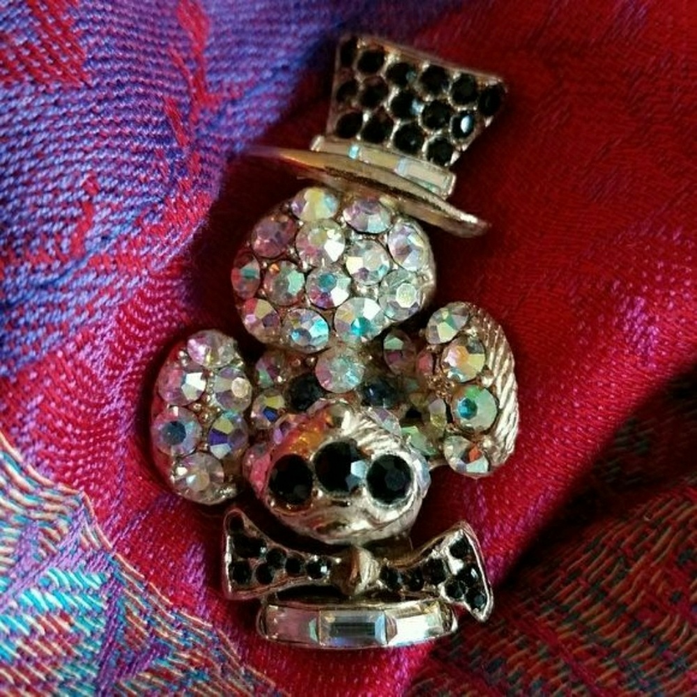Rhinestone brooch top hat club card suit clubs pin poker blackjack rummy